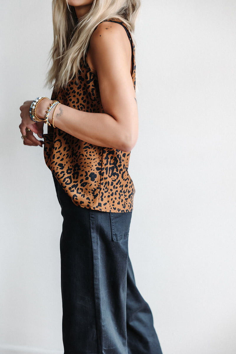 Dex-Leopard-Spots-Scoop-Tank