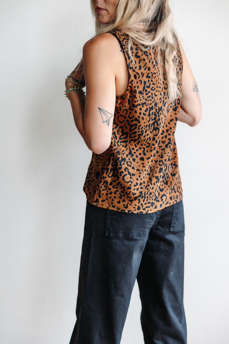 Dex-Leopard-Spots-Scoop-Tank