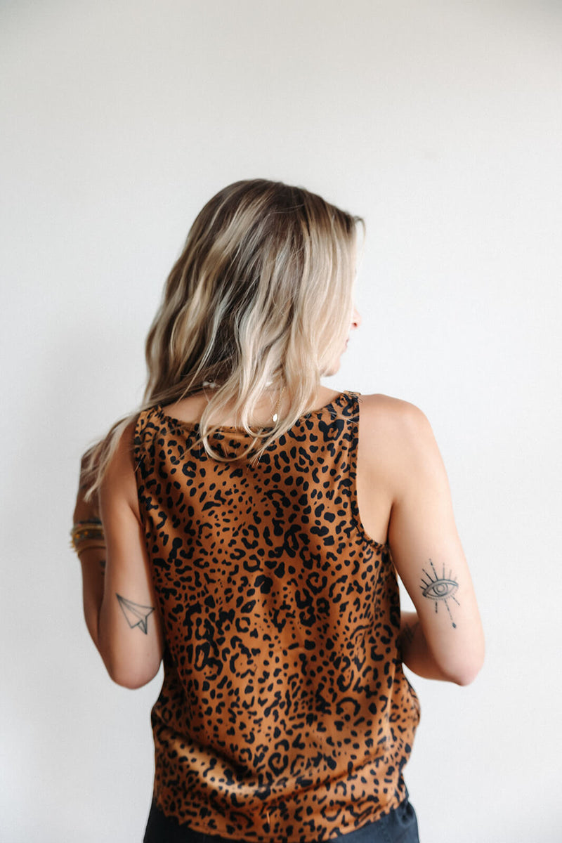 Dex-Leopard-Spots-Scoop-Tank