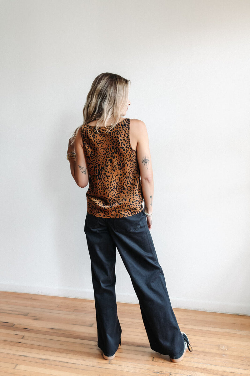 Dex-Leopard-Spots-Scoop-Tank