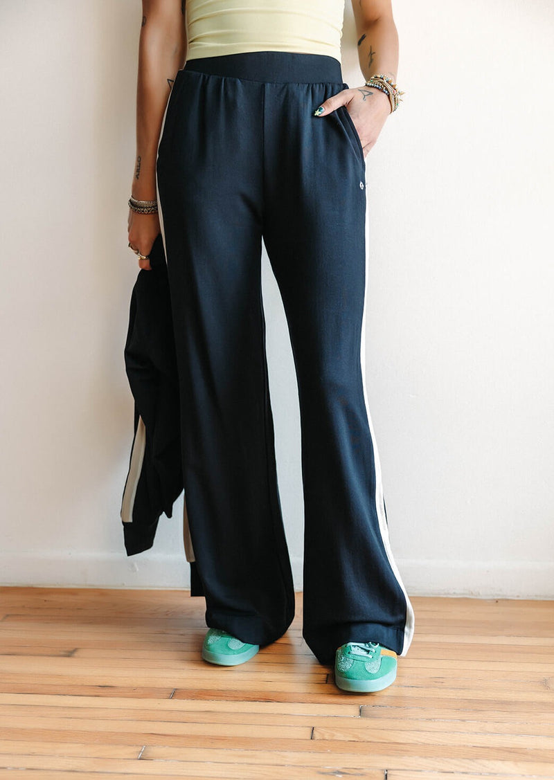 arlo-tavi-cozy-wide-leg-pant