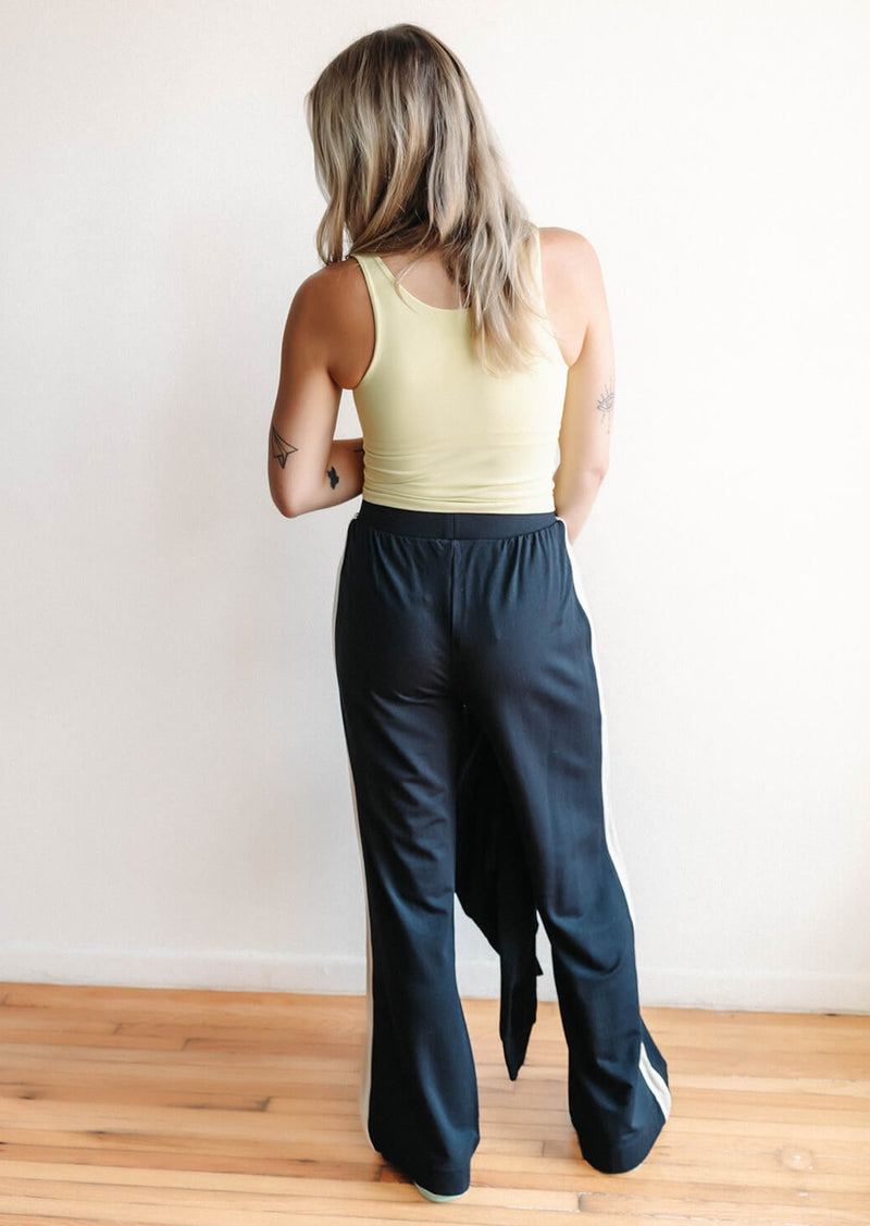 arlo-tavi-cozy-wide-leg-pant