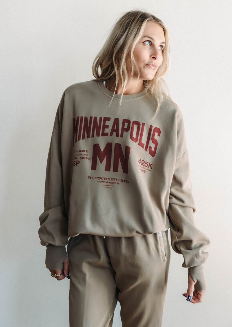 arlo-laundry-room-minneapolis-pullover-thumbholes