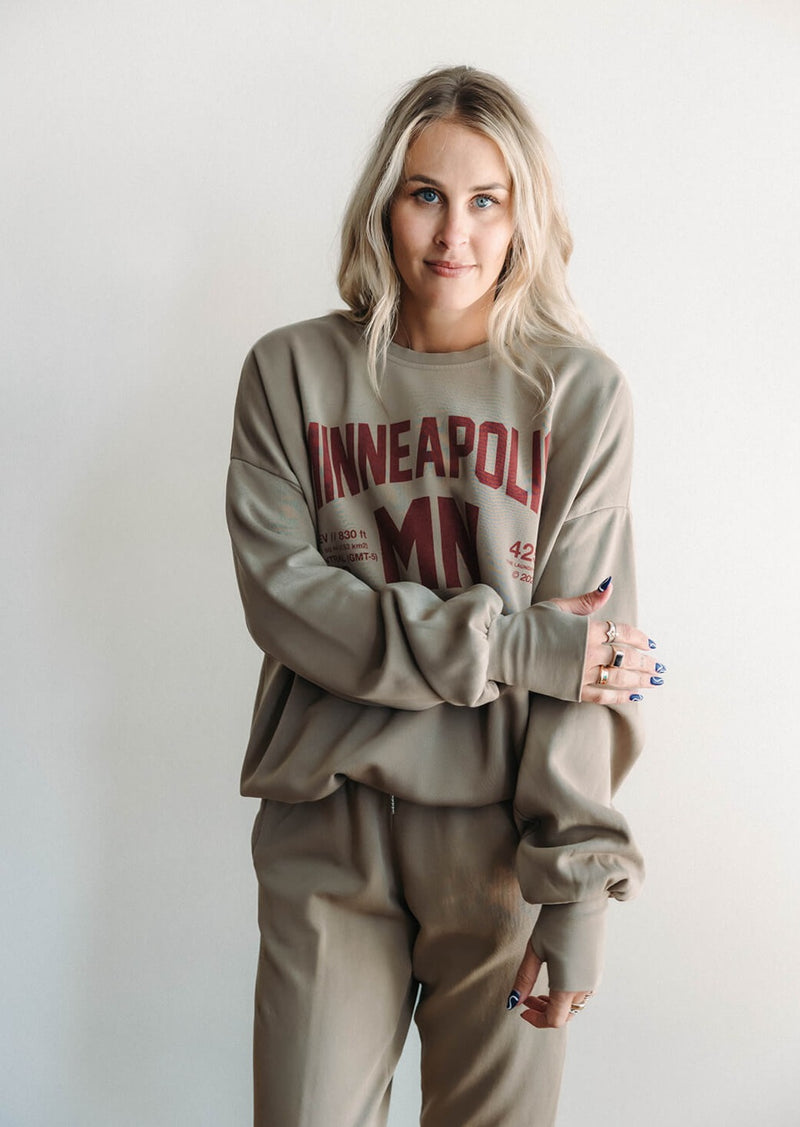 arlo-laundry-room-minneapolis-pullover-thumbholes