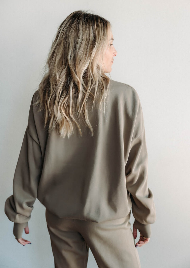 arlo-laundry-room-minneapolis-pullover-thumbholes