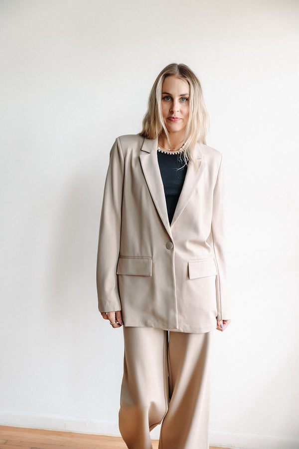 Arlo-z-supply-do-it-all-relaxed-blazer-in-putty