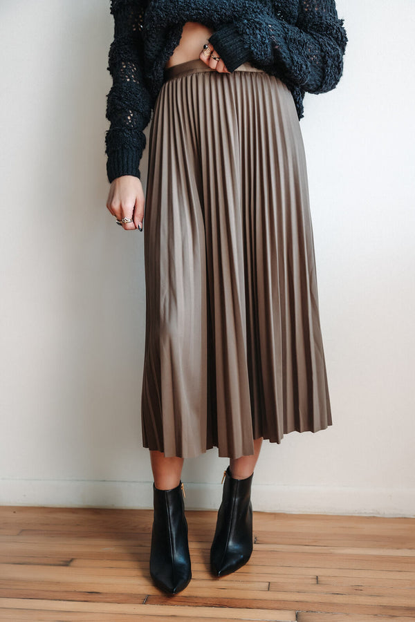 arlo-sadie-and-sage-full-of-charm-midi-skirt