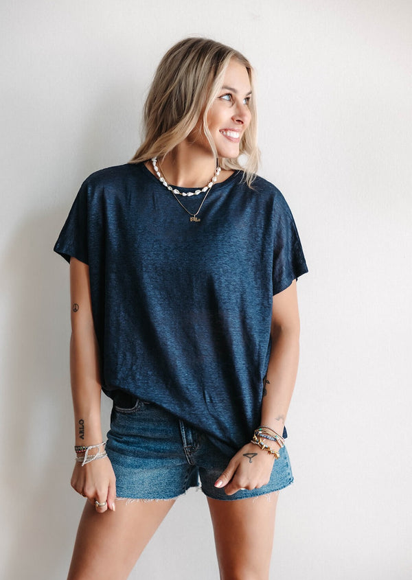arlo-with-black-evelyn-linen-tee-navy