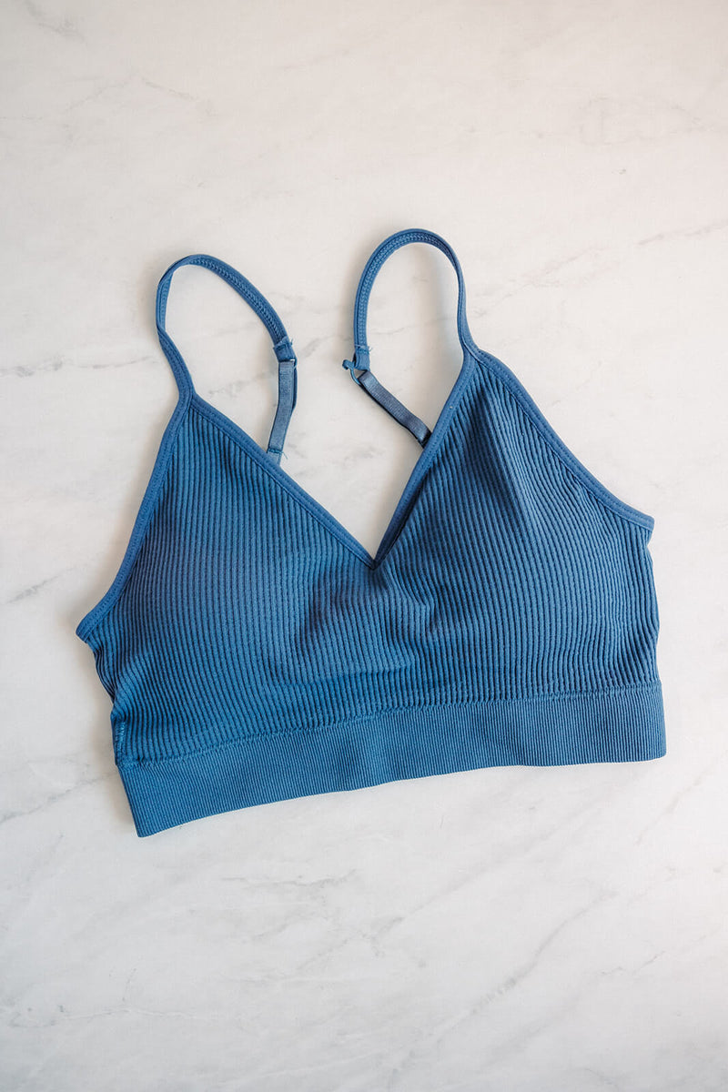 arlo-ribbed-seamless-bralette-v-neck-racer-back-straps