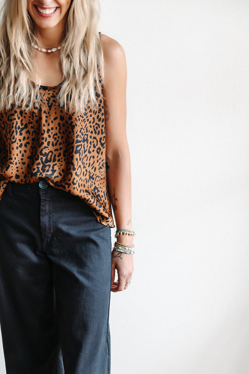 Dex-Leopard-Spots-Scoop-Tank